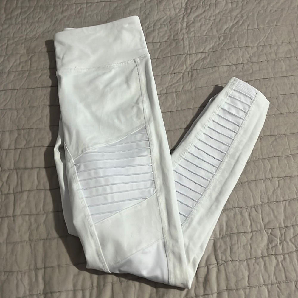 alo yoga white leggings